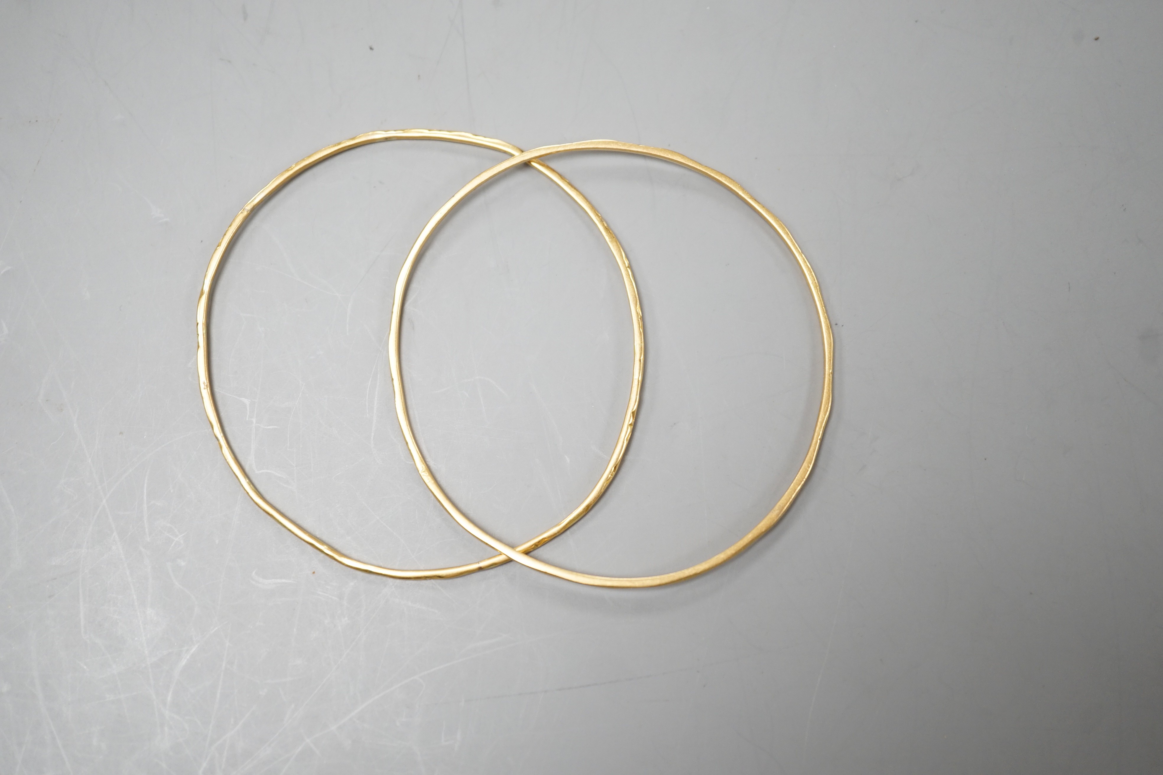 A pair of yellow metal child's bangles, diameter 58mm, 8.9 grams.